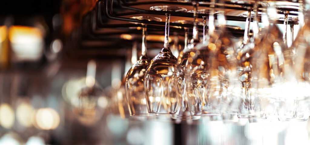 gateway-at-millbrae-station-dine-shop-restaurant-glasses